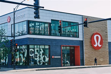 lululemon store pictures.